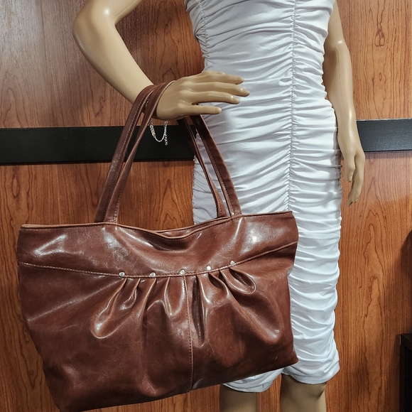 CRYSTALYN KAE VEGAN LEATHER large shoulder tote - Picture 2 of 8